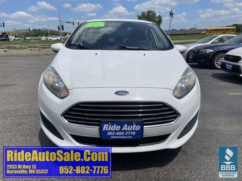 Used 2015 Ford Fiesta SE FWD image 2