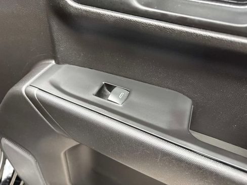 Used 2023 Chevrolet Silverado 1500 Custom image 18