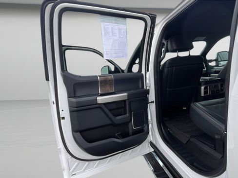 Used 2022 Ford F350 Lariat w/ Chrome Package AWD/4WD image 21