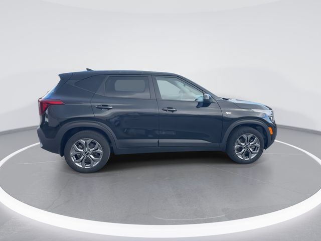 Used 2024 Kia Seltos LX AWD/4WD image 7
