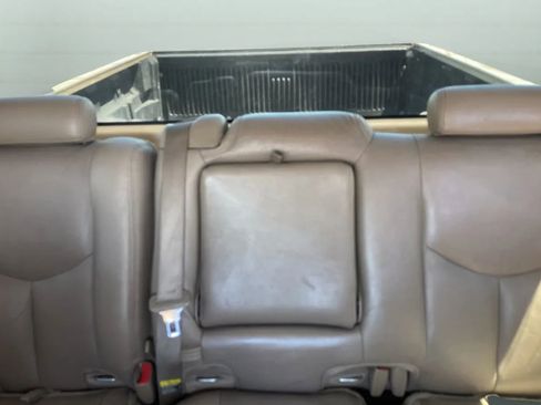 Used 2004 Chevrolet Silverado 2500 LT RWD image 22