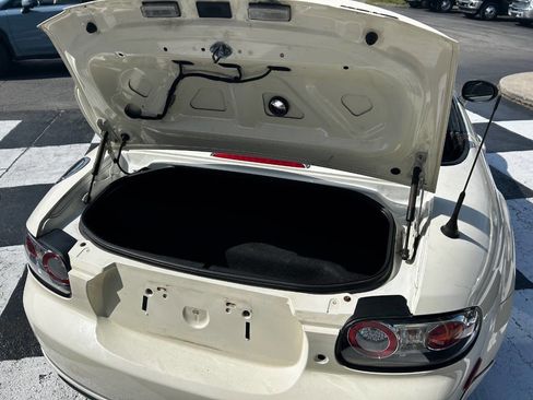 Used 2006 MAZDA MX-5 Miata Grand Touring w/ Premium Pkg RWD image 15