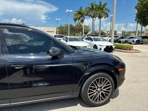 Used 2019 Porsche Cayenne AWD/4WD image 4