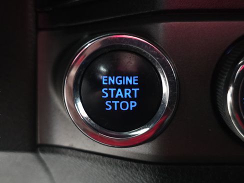 Used 2016 Toyota Tacoma TRD Sport w/ Towing Package AWD/4WD image 18