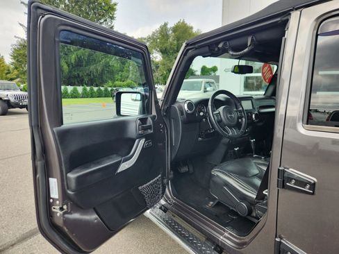 Used 2016 Jeep Wrangler Unlimited Sahara w/ Dual Top Group image 20