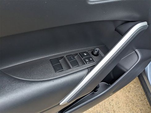 Used 2025 Toyota Corolla Cross LE image 14