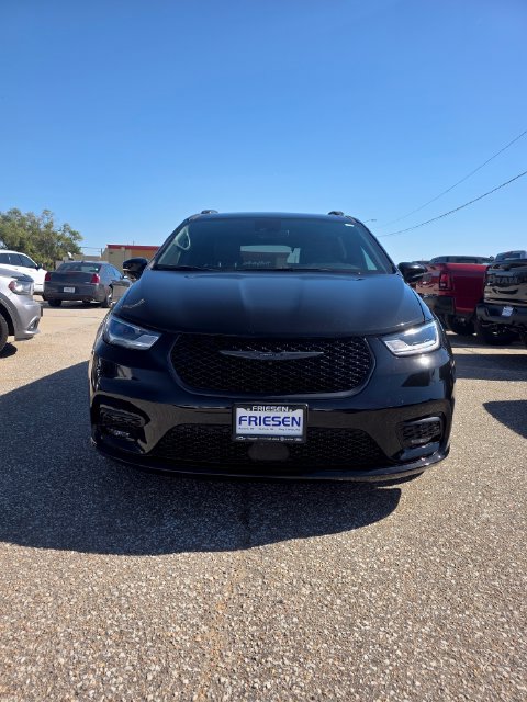 Used 2025 Chrysler Pacifica Limited FWD image 2
