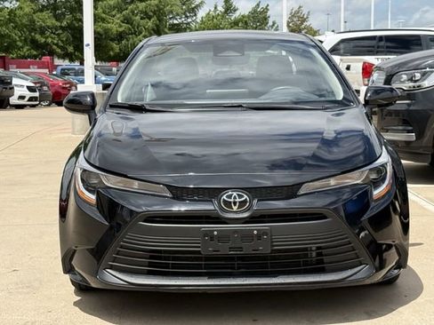 Used 2025 Toyota Corolla LE FWD image 8
