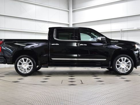 Used 2025 Chevrolet Silverado 1500 High Country w/ High Country Premium Package AWD/4WD image 9