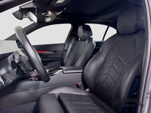 Used 2024 BMW i5 eDrive40i w/ M Sport Package image 11