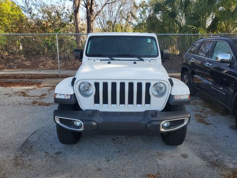 Used 2018 Jeep Wrangler Unlimited Sahara image 2