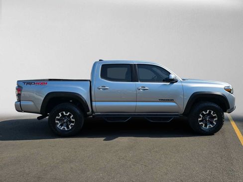 Used 2023 Toyota Tacoma TRD Off-Road w/ Technology Package AWD/4WD image 2