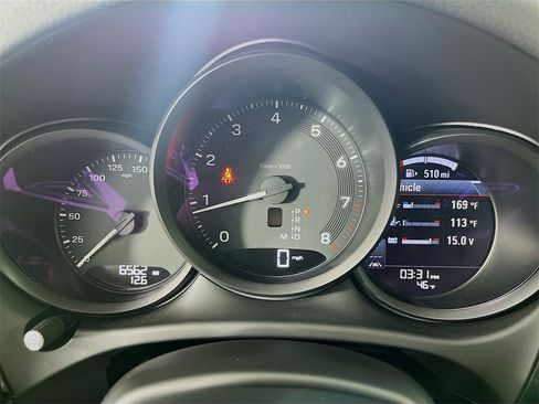 Certified 2025 Porsche Macan image 13