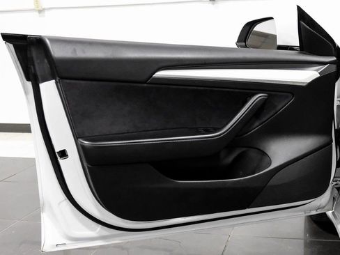 Used 2021 Tesla Model 3 Standard Range Plus image 31