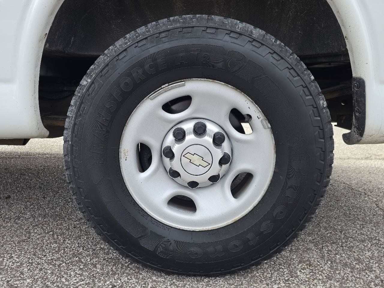 Used 2014 Chevrolet Express 2500 RWD image 9