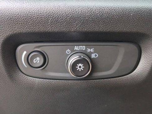 Certified 2023 Chevrolet Traverse LT FWD image 17