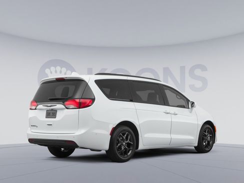 Used 2020 Chrysler Pacifica Touring-L FWD image 4