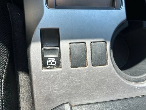 Used 2017 Toyota 4Runner SR5 AWD/4WD image 18