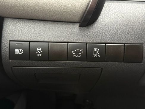 Used 2019 Toyota Camry SE image 25