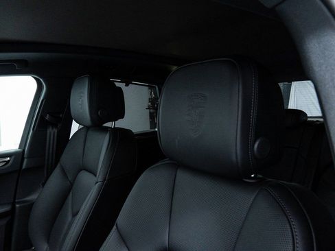 Used 2025 Porsche Macan image 23