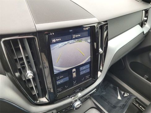 Used 2018 Volvo XC60 T6 Momentum w/ Convenience Package image 19