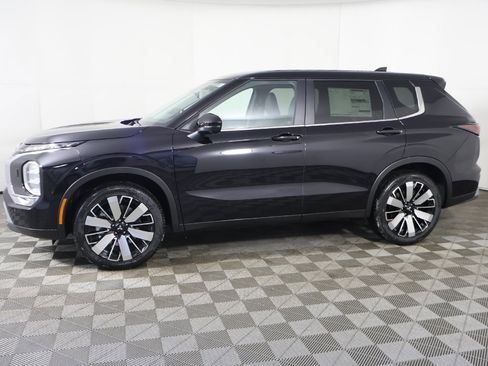 New 2026 Mitsubishi Outlander SE image 19