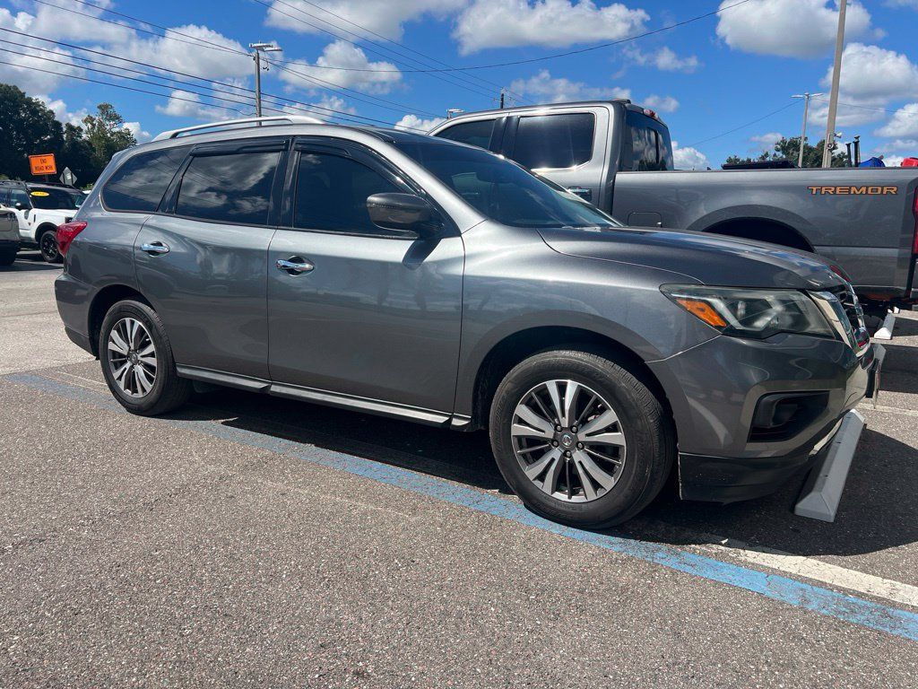 Used 2019 Nissan Pathfinder SV FWD image 1