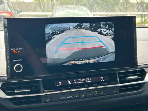 Used 2025 Toyota Sienna XSE image 38