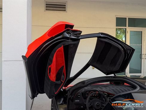 Used 2021 McLaren 765LT RWD image 24