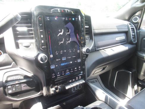 Used 2022 RAM 3500 Laramie AWD/4WD image 32