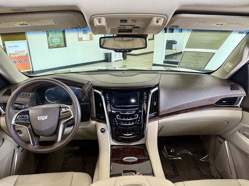 Used 2016 Cadillac Escalade Premium AWD/4WD image 10