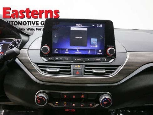 Used 2025 Nissan Altima 2.5 SV image 12