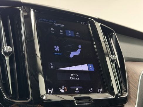 Used 2021 Volvo XC60 T6 Momentum image 20