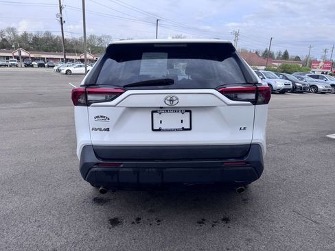 Used 2020 Toyota RAV4 LE image 8