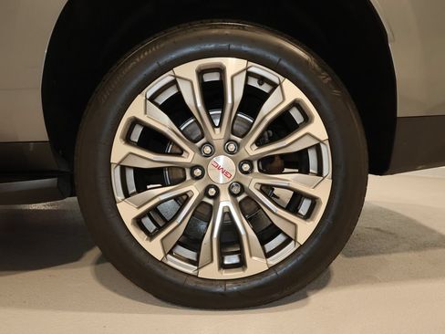 Used 2022 GMC Yukon XL Denali AWD/4WD image 35