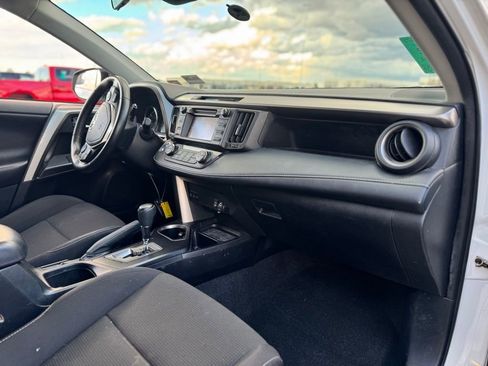 Used 2018 Toyota RAV4 XLE AWD/4WD image 12