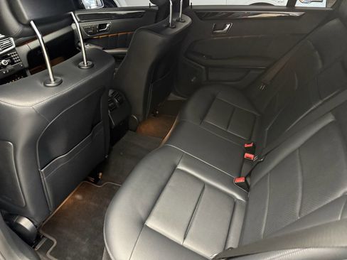Used 2010 Mercedes-Benz E 350 4MATIC Sedan image 17