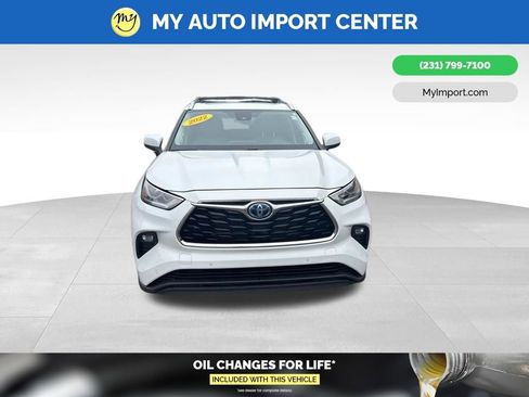 Used 2022 Toyota Highlander Limited image 2