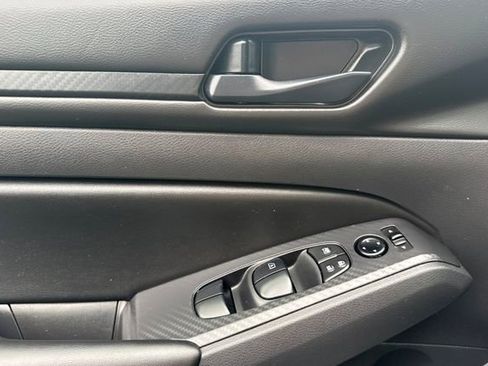 Used 2025 Nissan Altima 2.5 S image 11