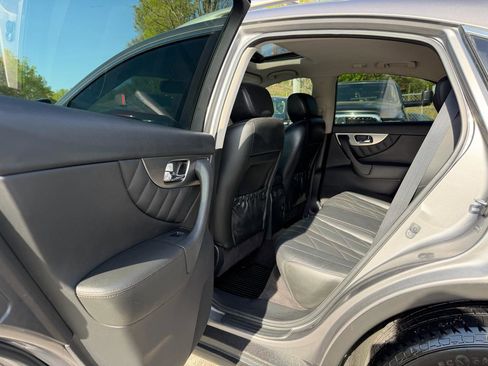 Used 2010 INFINITI FX35 AWD w/ Navigation Pkg image 22