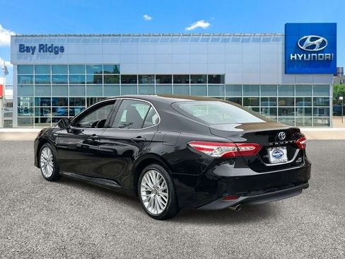 Used 2018 Toyota Camry XLE image 7