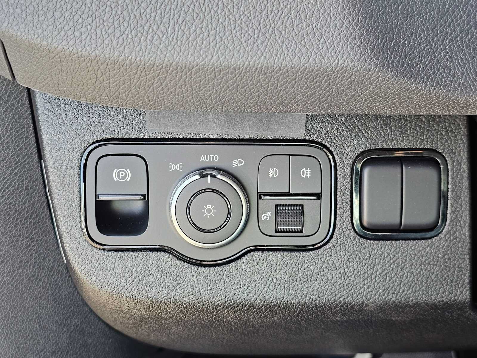 Used 2024 Mercedes-Benz Sprinter 2500 image 34