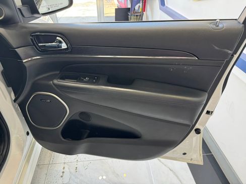 Used 2019 Jeep Grand Cherokee High Altitude AWD/4WD image 10
