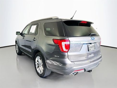 Used 2018 Ford Explorer XLT w/ Equipment Group 202A image 5