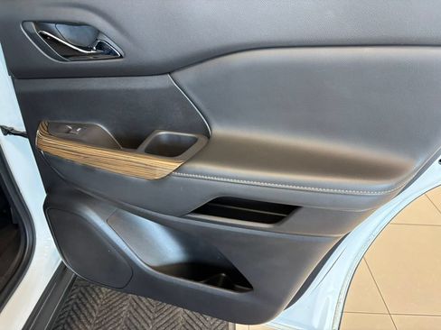 Used 2022 GMC Acadia SLE FWD image 30