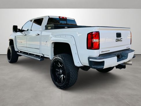 Used 2017 GMC Sierra 2500 Denali w/ Duramax Plus Package AWD/4WD image 4