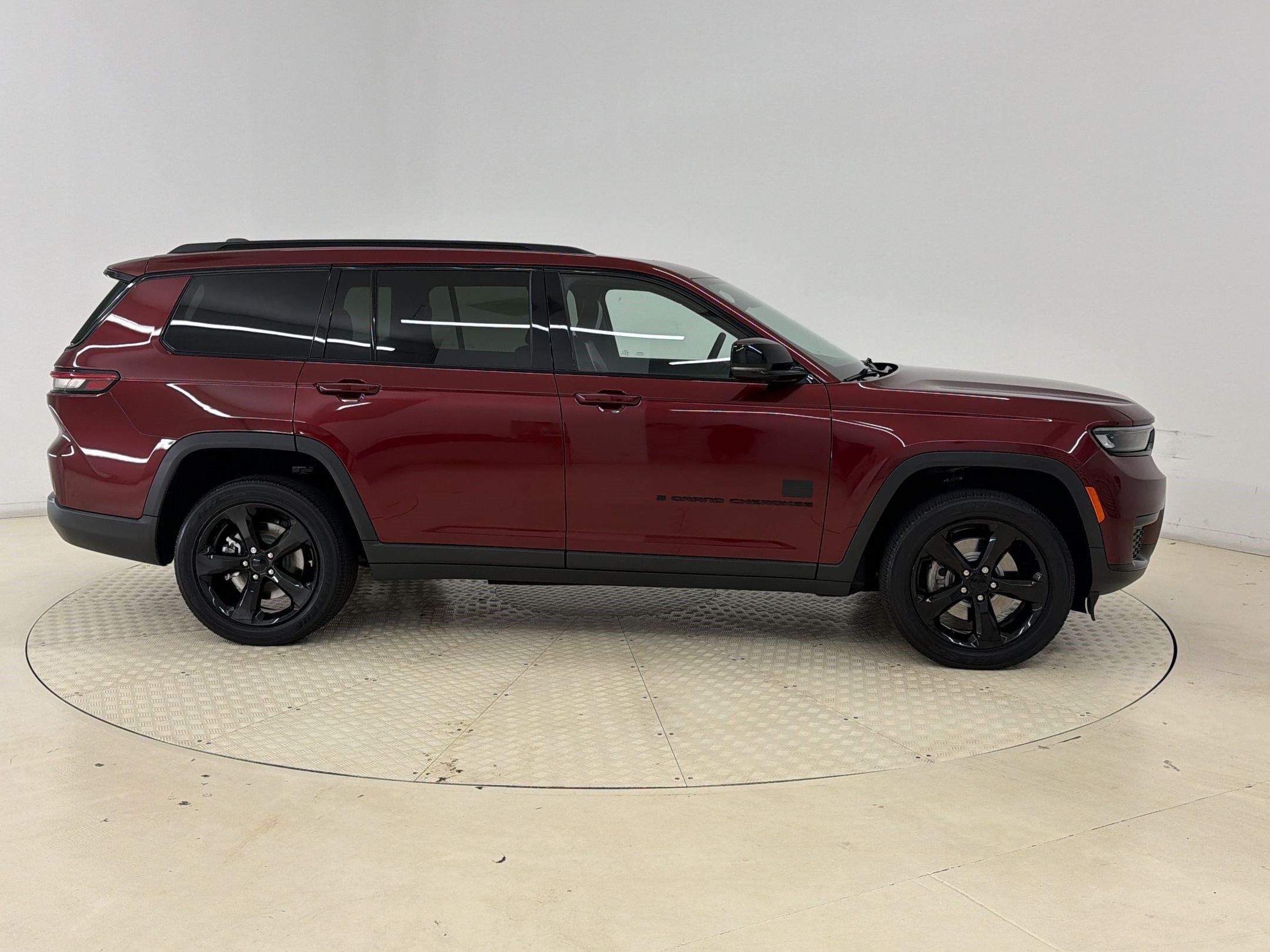 Used 2023 Jeep Grand Cherokee L Laredo AWD/4WD image 8