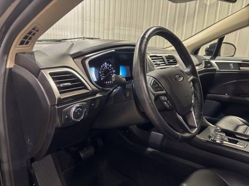 Used 2019 Ford Fusion SEL image 15