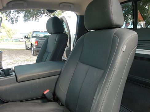 Used 2018 Nissan Titan SV AWD/4WD image 14