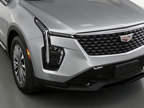 Used 2024 Cadillac XT4 Premium Luxury image 8